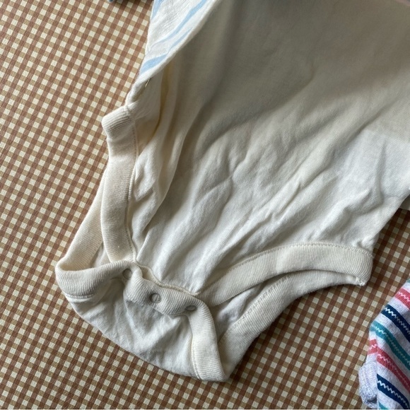 Bundle of Baby Peek stripes jumpsuit & baby
Gap Ahoy onesie. Size 6-9/6-12 Month - Picture 6 of 11